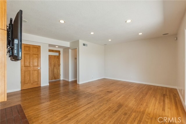 Foto del edificio - 828 Stevely Ave