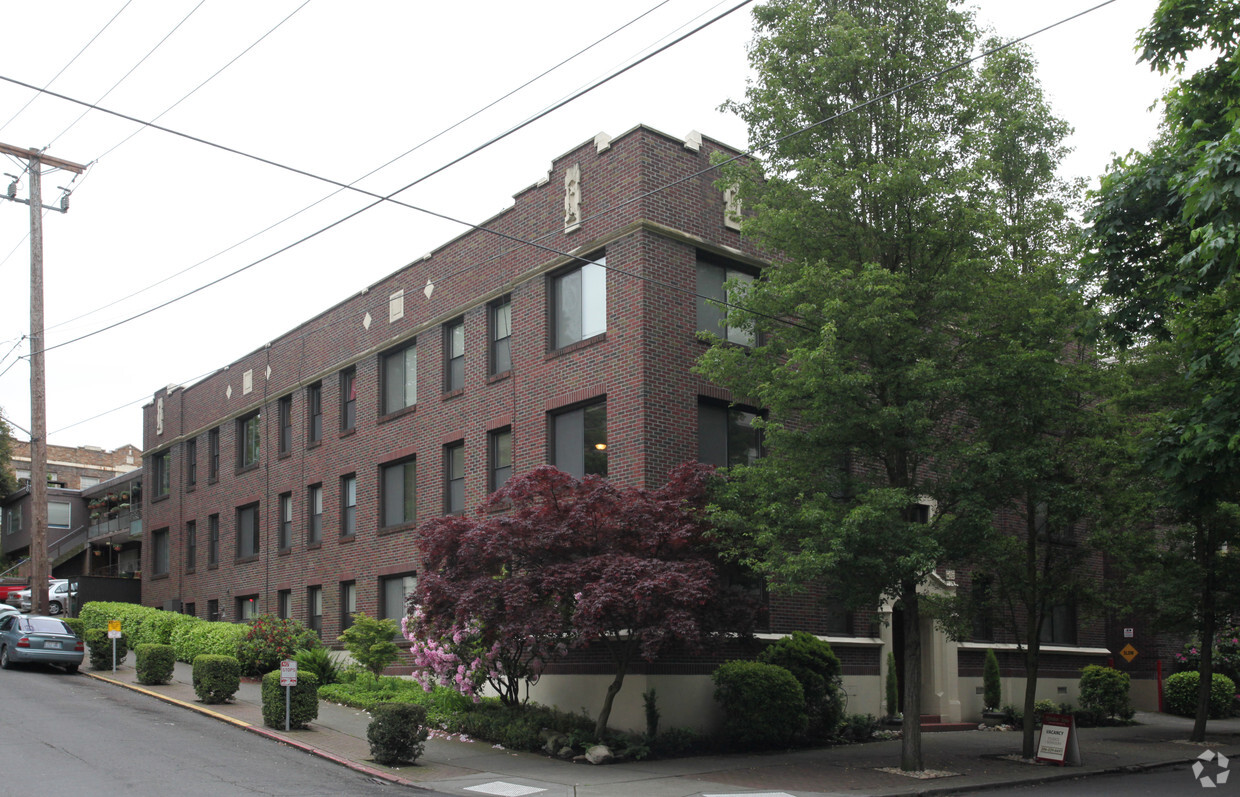 Primary Photo - Windsor Arms Apartments