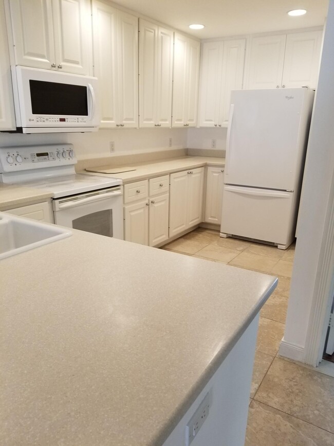 Kitchen - 8051 Sorrento Ln