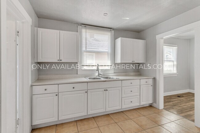 Foto del edificio - 3182 Adams Ave