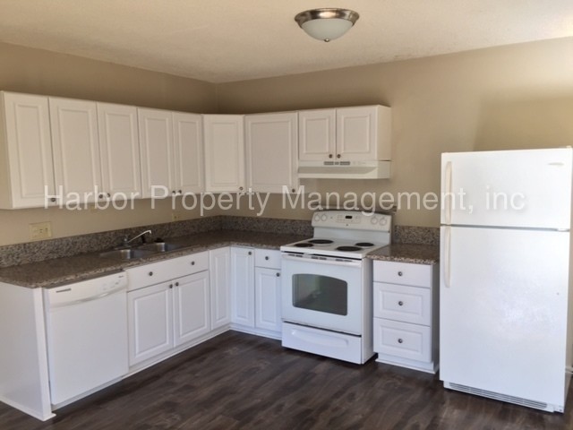 Building Photo - 2412 Palos Verdes Dr W