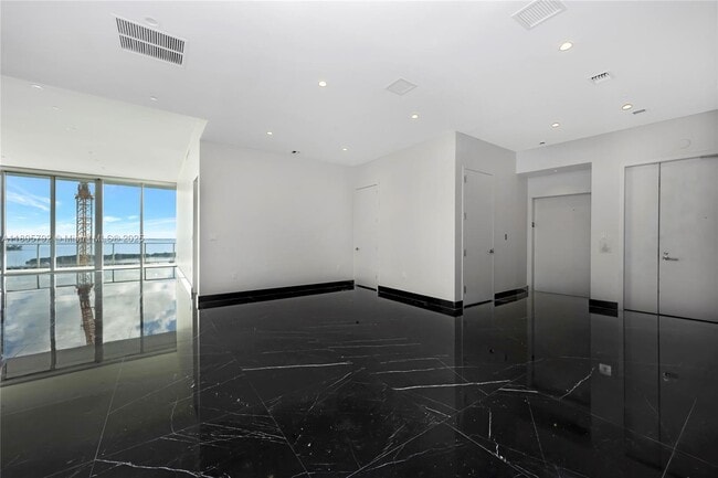 Building Photo - 2669 S Bayshore Dr