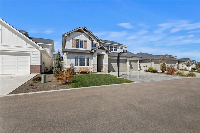 Foto del edificio - 5 Bed 3 bath Golf Course Neighborhood