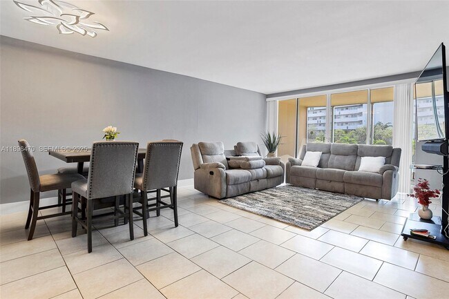 Foto del edificio - 1750 NE 191st St