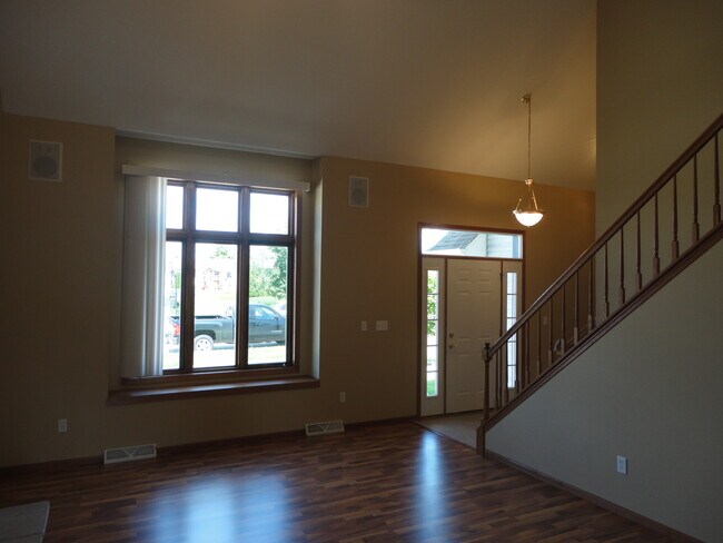 Building Photo - 933 South Street