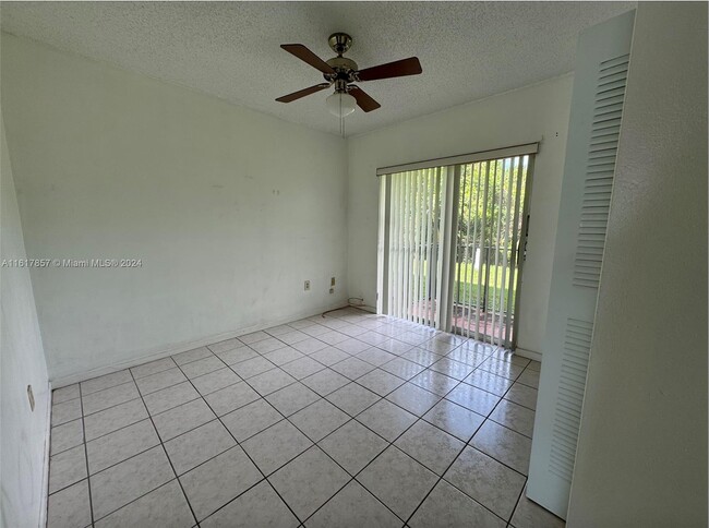 Foto del edificio - 15391 S Dixie Hwy