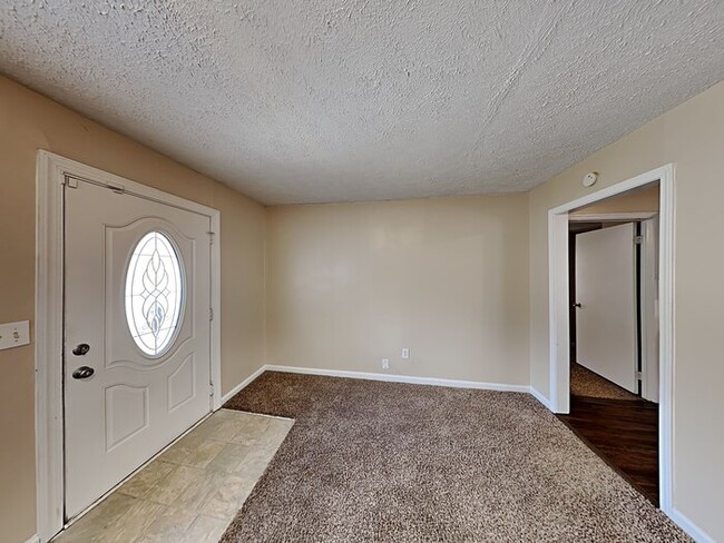 Building Photo - Spacious brick ranch home in Mableton