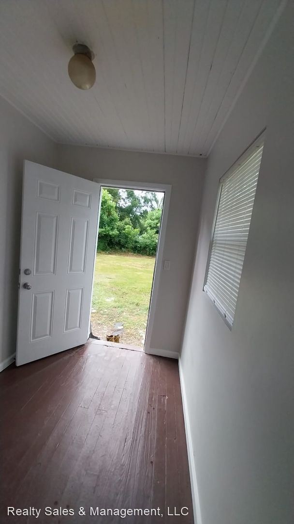 Building Photo - 1 br, 1 bath House - 232 E. Ash Avenue