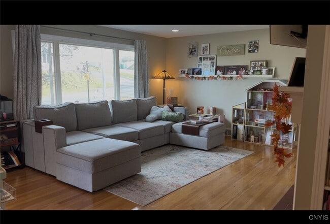 Foto del edificio - 12 Forest Rd