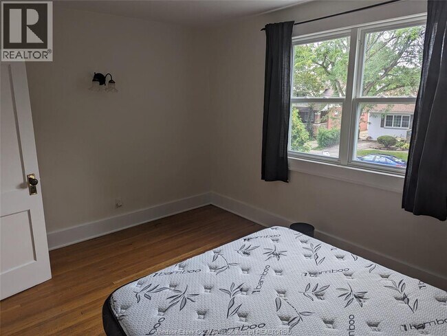 Photo du bâtiment - 1868 Pillette Rd