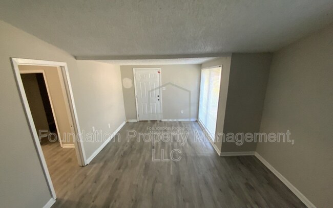 Foto del edificio - 3840 McCain Rd