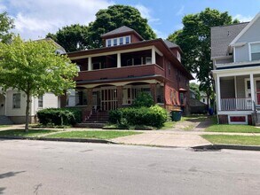 Building Photo - 450 Meigs St