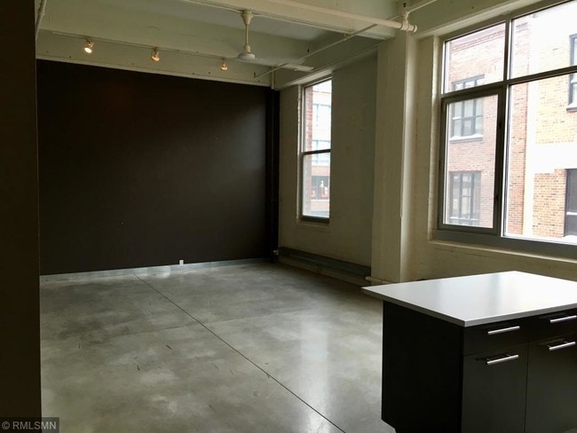Foto del edificio - 700 N Washington Ave