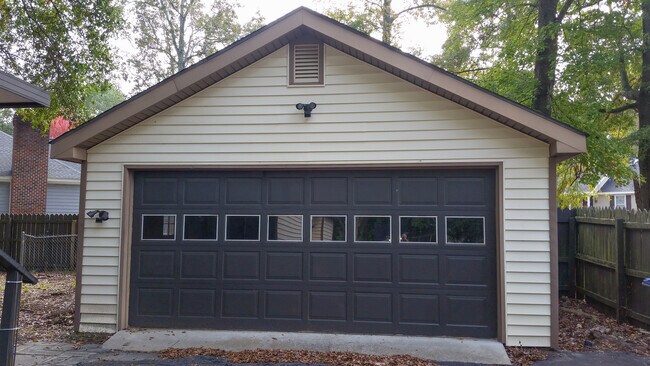 Building Photo - 1705 Old Barn Road