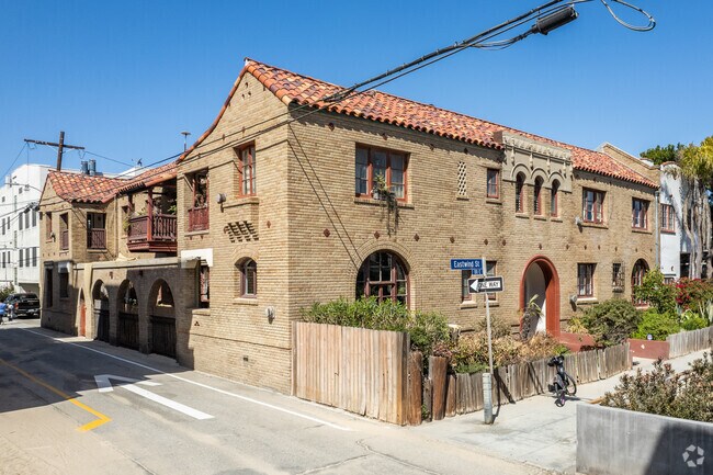 Building Photo - 15 Eastwind St
