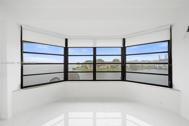 Foto del edificio - 18900 NE 14th Ave