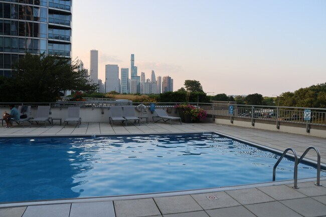 Foto del edificio - 1235 S Prairie Ave