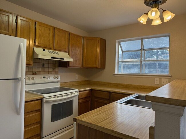 Foto del edificio - House For Lease