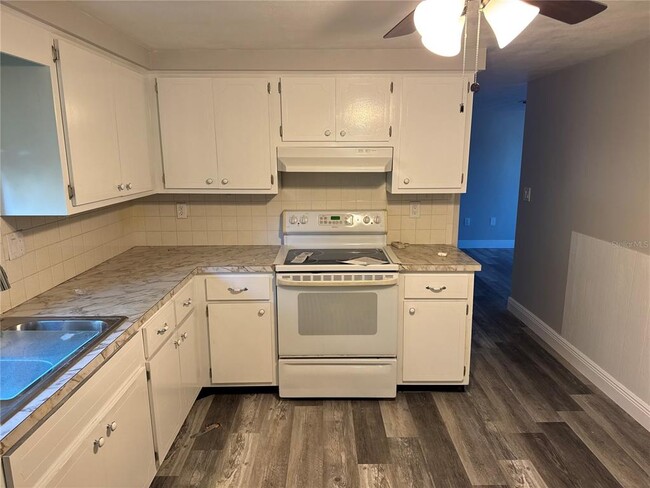 Building Photo - 7540 Venice Dr