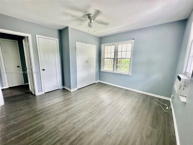 Foto del edificio - 1260 NE 115th St