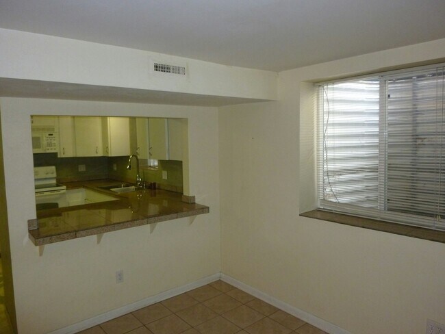 Foto del edificio - 2955-2959 N Newton Street, Unit 2959 B