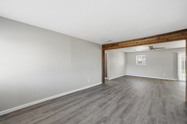 Foto del edificio - 2721 Ash Park Dr