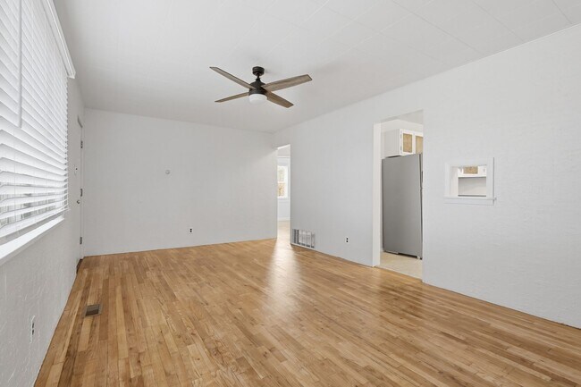 Building Photo - 3 Bed 1 bath Home in Downtown Castle Rock!
