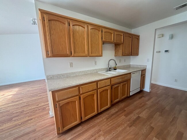 Building Photo - 813 Morton Ave