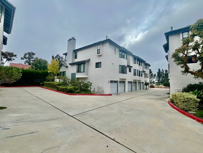 Building Photo - 8269 Avenida Navidad