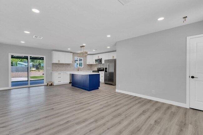 Building Photo - Stunning 3 bedroom 2 bathroom home in Arca...