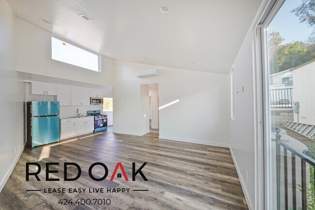 Building Photo - 2136 Cove Ave