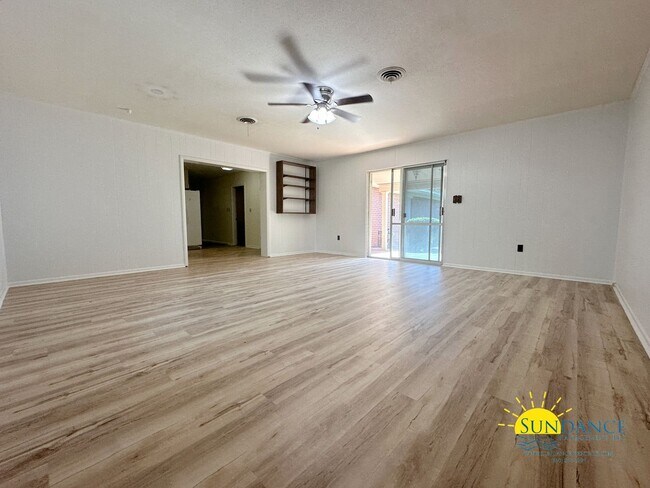Building Photo - Unique 4 Bedroom Home Near Ferry Park