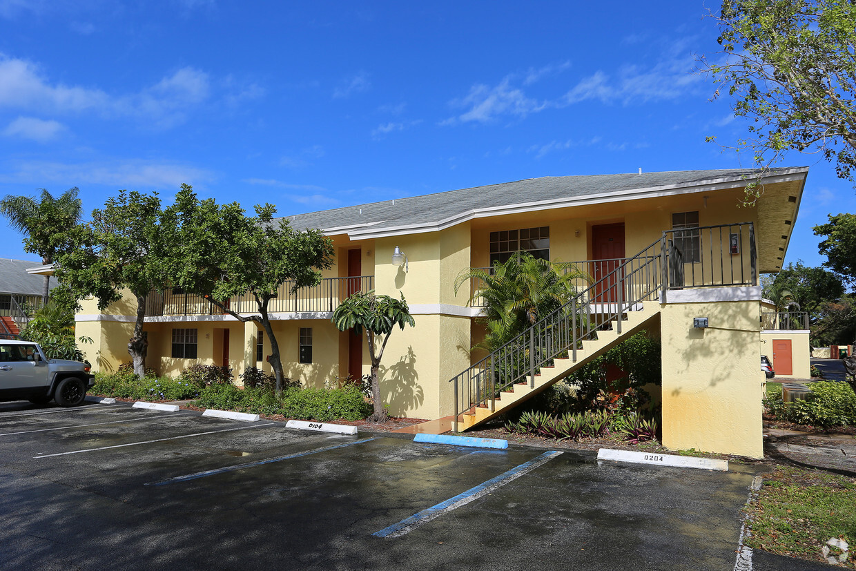 Sherwood Gardens Condominiums - Apartments in Delray Beach, FL ...