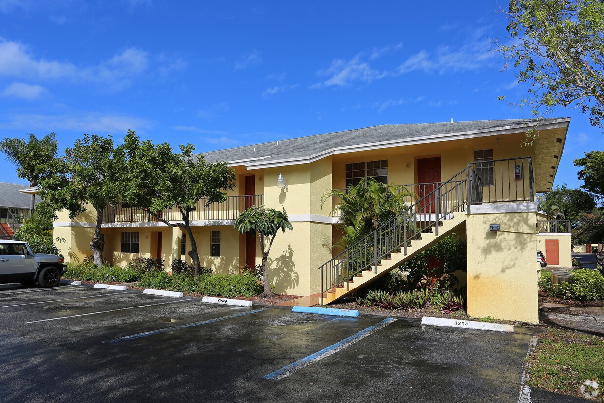 Comunidad - Sherwood Gardens Condominiums
