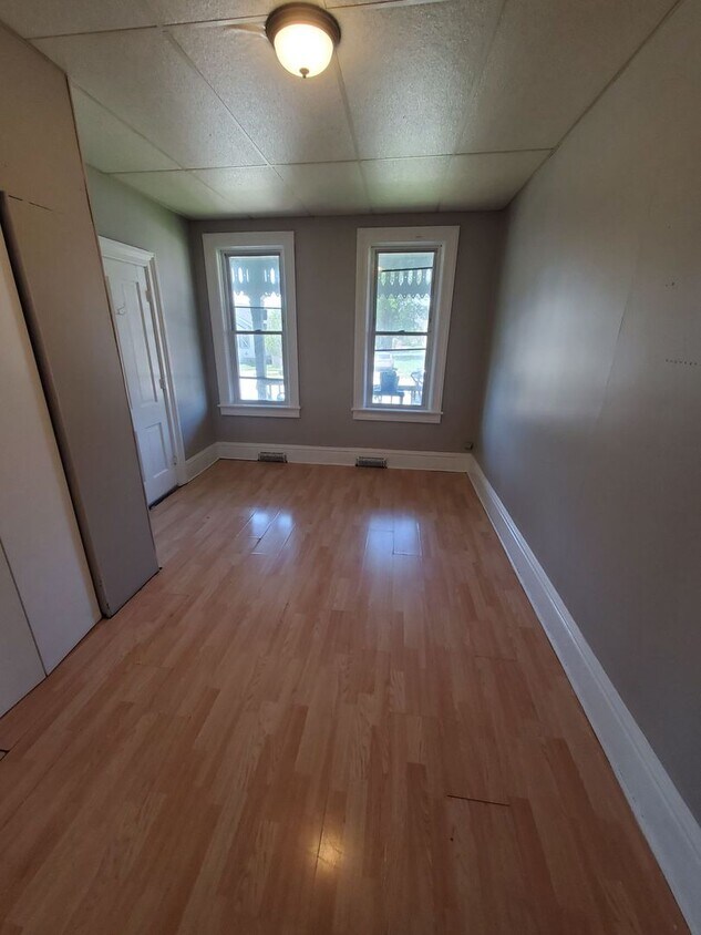Foto principal - 305 S 2nd St