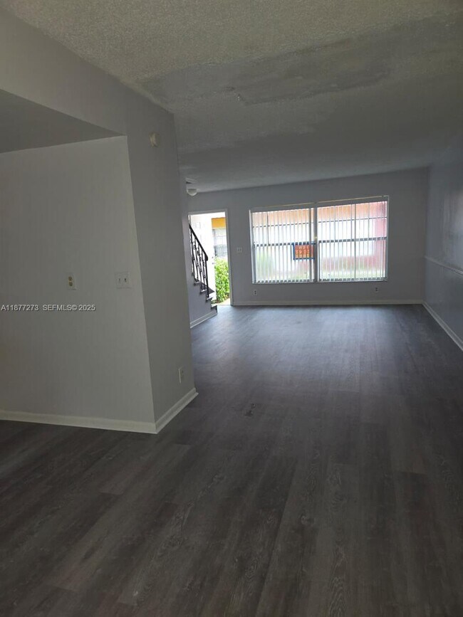 Foto del edificio - 5221 NW 27th St