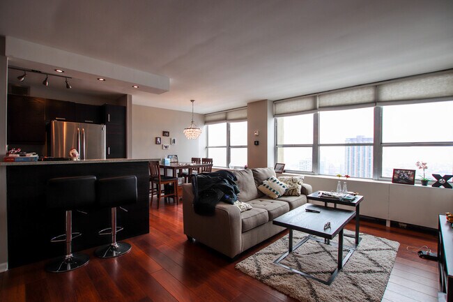 Foto del edificio - 655 W Irving Park Rd