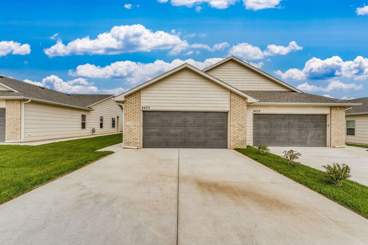 Primary Photo - Auburn Villas- Molly Plan