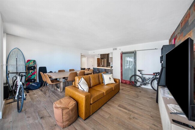 Building Photo - 1541 Brickell Ave