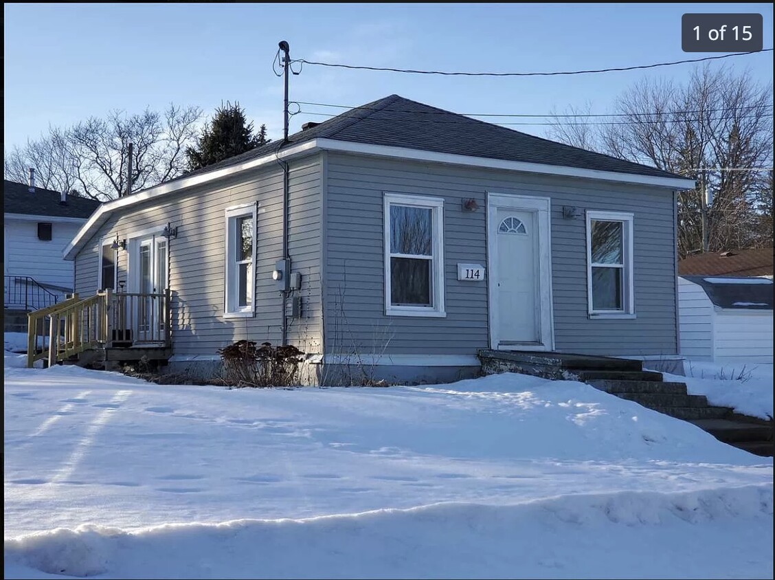 Primary Photo - 114 S Oak St