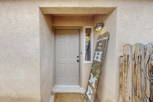 Foto del edificio - 10708 Brookline Pl NW