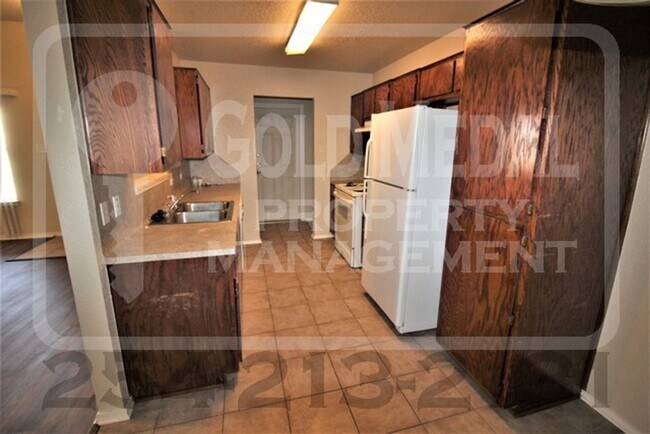 Building Photo - 2600 Lucille Dr