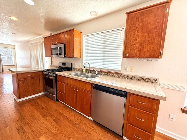 Foto del edificio - Lovely Traditional, 3br, 2.5bth, Summerfie...