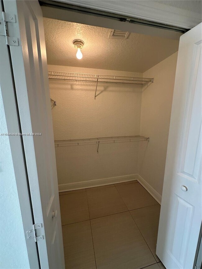 Foto del edificio - 2301 SW 27th Ave