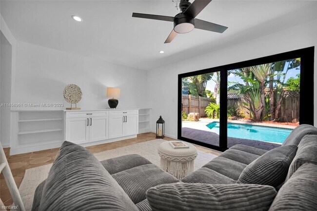 Foto del edificio - 3 br, 2 bath House - 121 NW 55th St # 1