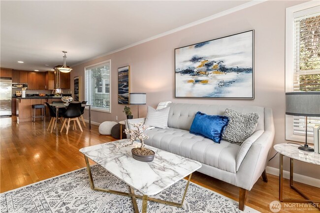 Building Photo - Beautiful Views, 5 Piece Bath, Private Pat...