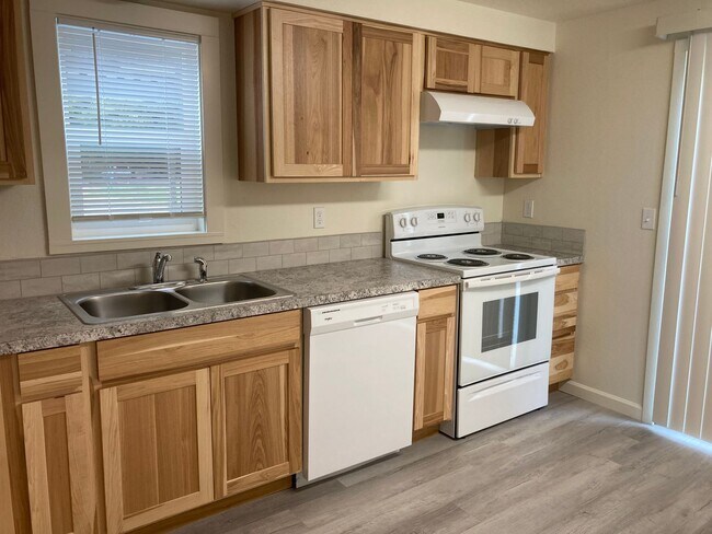 Foto del edificio - 1527 Santiam Hwy SE