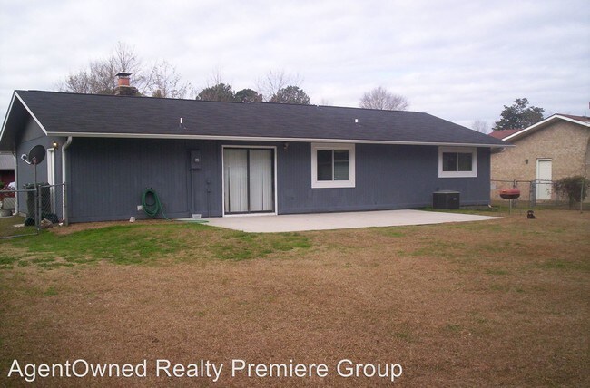 Building Photo - 108 Pine Straw Ln