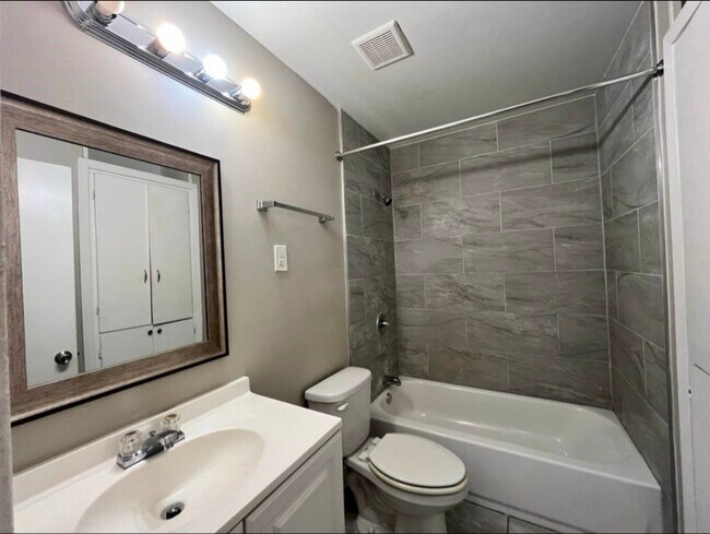 Foto del edificio - 1463 Merrycrest Dr