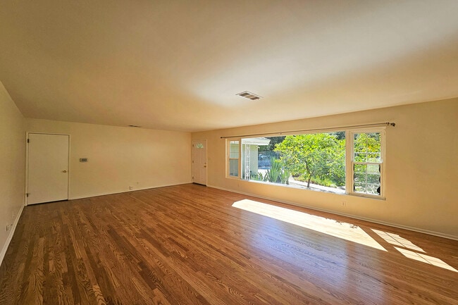 Building Photo - 3700 Glenwood Ave